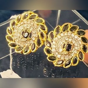 Black golden flower round casual earrings studs